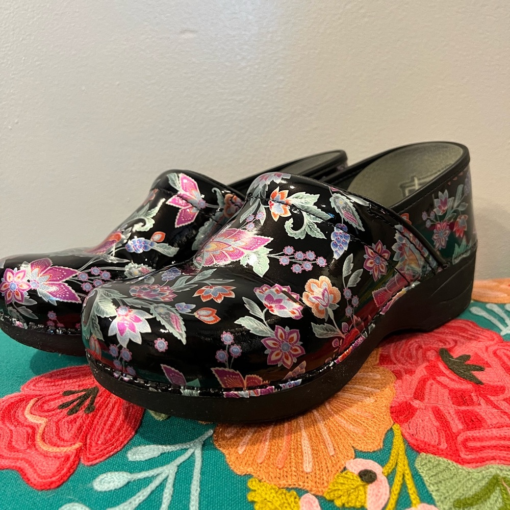 Paisley Dansko Clogs Women’s 9.5-10 (40)
